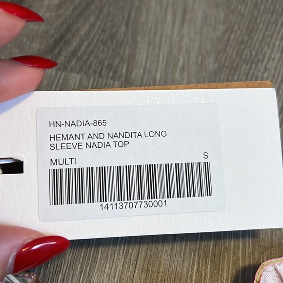 Absolutely gorgeous top 🍀. Size S - Picture 3 of 10